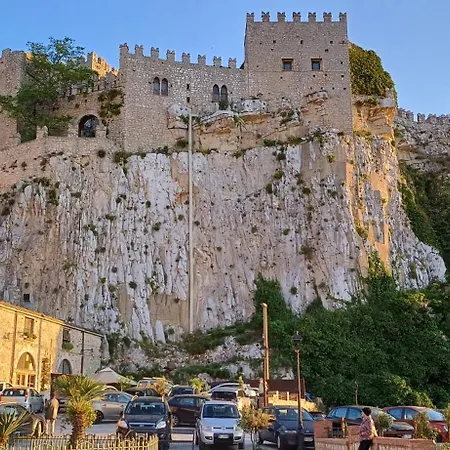 Casa Del Vecchio Borgo Caccamo